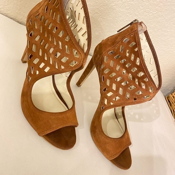 BCBGeneration Suede Tan Caged Sandal Heels Size 6 - Picture 5 of 17